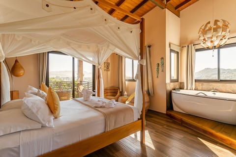 Suíte Ganesh com Banheira de Imersão Interna | 1 bedroom, premium bedding, individually decorated