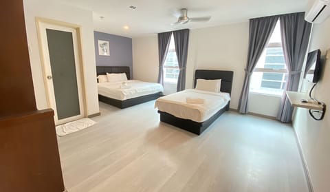 Triple Room | Egyptian cotton sheets, premium bedding, down comforters, pillowtop beds