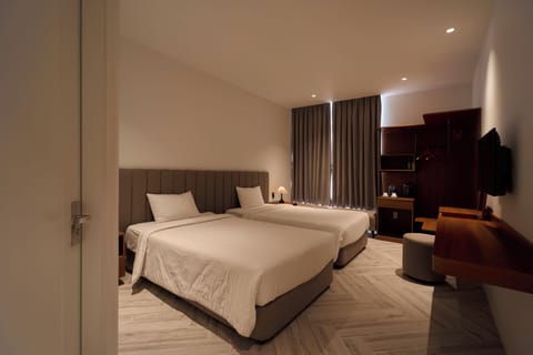Deluxe Twin | Minibar (some free items), WiFi (free), bed sheets