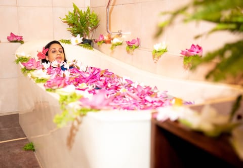 Couples treatment rooms, body treatments, Swedish massages