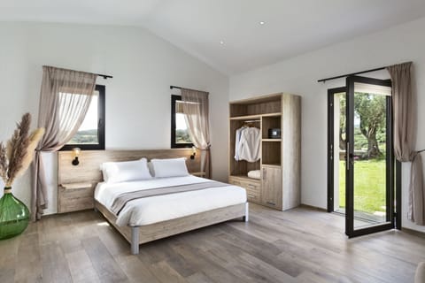 Room | In-room safe, desk, soundproofing, free WiFi