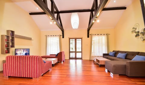 Superior Double Room, 1 King Bed | Living area