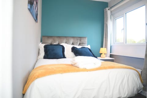 House | 3 bedrooms, iron/ironing board, WiFi (free), bed sheets