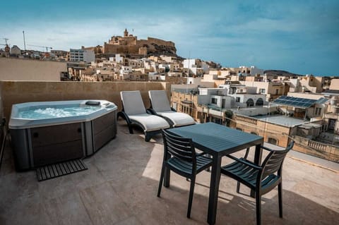 Luxury Apartment | Terrace/patio