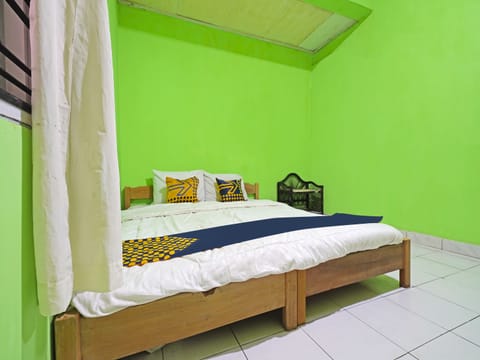 Double Room | Desk, WiFi (free), bed sheets