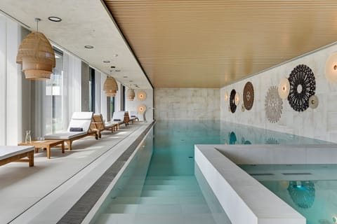 Indoor pool, sun loungers