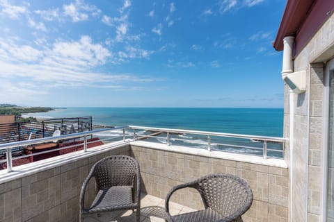 Deluxe Room, Private Bathroom, Sea View | Premium bedding, minibar, in-room safe, desk