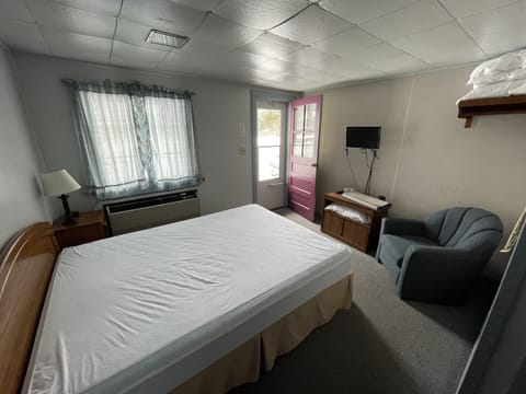 Single Queen | Free WiFi