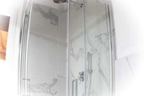 Comfort Room | Bathroom | Shower, rainfall showerhead, free toiletries, hair dryer