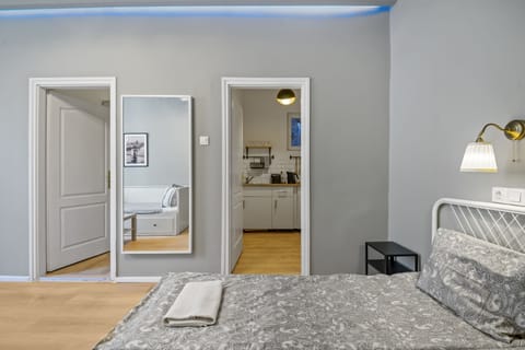 Deluxe Suite | 1 bedroom, iron/ironing board, free WiFi