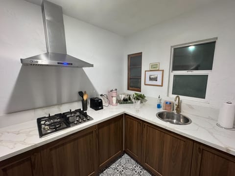 Full-size fridge, stovetop, dishwasher, coffee/tea maker