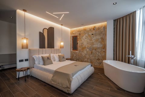 Large Double Room with Sea View | Free WiFi, bed sheets