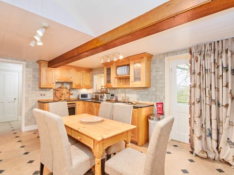 Fridge, electric kettle, toaster, cookware/dishes/utensils