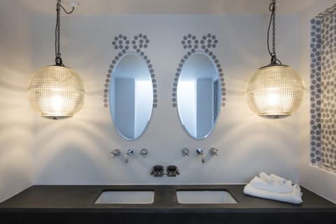 Luxury Villa | Free minibar, soundproofing, free WiFi, bed sheets