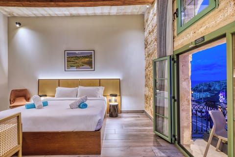 Deluxe Double Room | Premium bedding, minibar, in-room safe, individually decorated