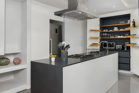 Exclusive Apartment | Private kitchen | Fridge, microwave, oven, stovetop