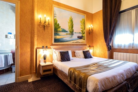 Superior Room, 1 King Bed, Non Smoking (Larger Room) | Premium bedding, minibar, in-room safe, desk