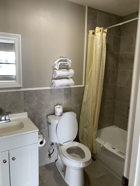 Basic Single Room, 1 King Bed, Smoking | Free WiFi, bed sheets