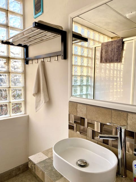 Standard Room | Bathroom | Shower, towels, soap, shampoo