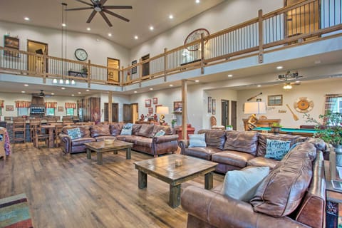 House (5 Bedrooms) | Interior