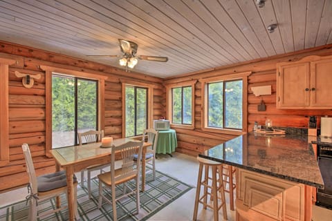 House (3 Bedrooms) | Private kitchen | Microwave, oven, stovetop, coffee/tea maker