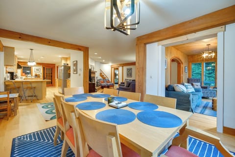 House (6 Bedrooms) | Interior