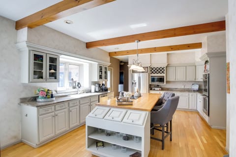House (5 Bedrooms) | Interior