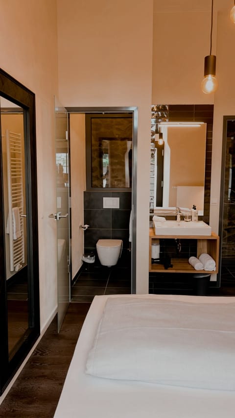 Single Room | Iron/ironing board, free WiFi, bed sheets