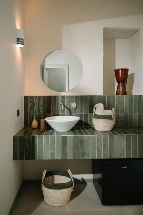 Superior Double Room, Balcony, Sea View | Bathroom | Shower, hair dryer, towels, soap