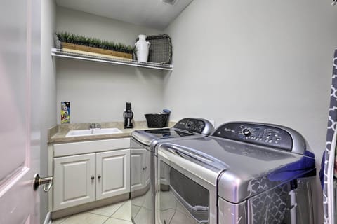 House (5 Bedrooms) | Interior