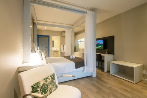 Studio Suite | In-room safe, free WiFi, bed sheets