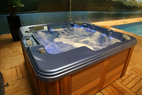 Indoor spa tub