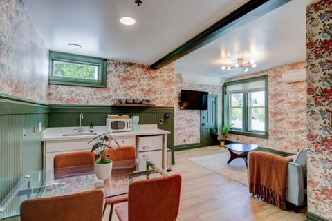 Deluxe Suite | Living area | Smart TV, streaming services