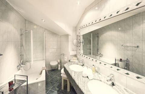 Standard Double Room | Bathroom | Free toiletries, hair dryer, bathrobes, slippers