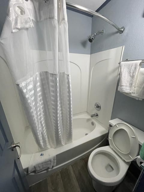 Comfort Room, 2 Queen Beds | Bathroom | Rainfall showerhead, free toiletries, towels