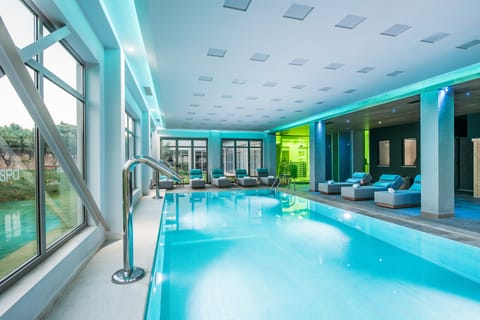 Sauna, hot tub, steam room, Turkish bath, body treatments, body scrubs
