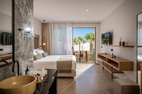 Room, Jetted Tub, Garden View | In-room safe, free WiFi, bed sheets