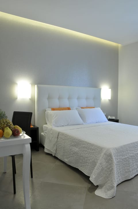 Premium bedding, in-room safe, desk, soundproofing