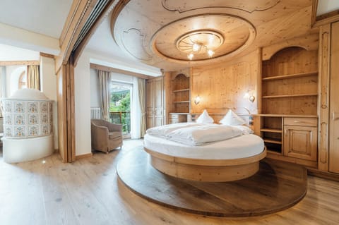 Deluxe Suite, Balcony, Garden View (Sissi) | Minibar, in-room safe, soundproofing, WiFi (free)