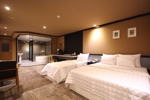 Deluxe Twin Room | Minibar (free items), desk, rollaway beds (surcharge), WiFi (free)