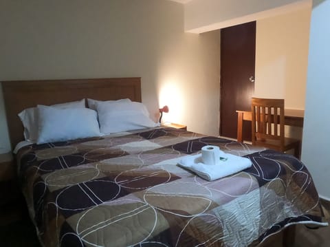 Individually furnished, laptop workspace, free WiFi, bed sheets