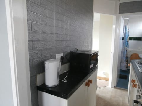 Chalet | Private kitchen | Fridge, microwave, oven, stovetop