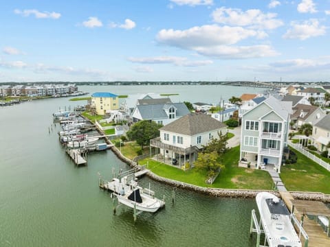 House, 4 Bedrooms | Marina