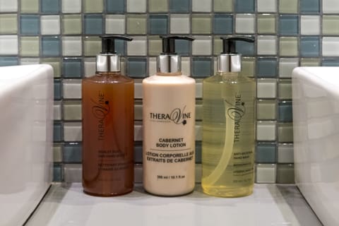 Garden Suites | Bathroom amenities | Designer toiletries, hair dryer, towels