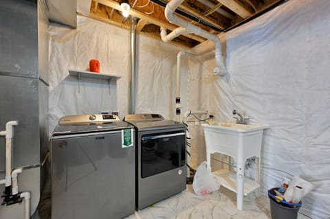House, 3 Bedrooms | Private kitchen | Coffee/tea maker, fridge, oven, toaster