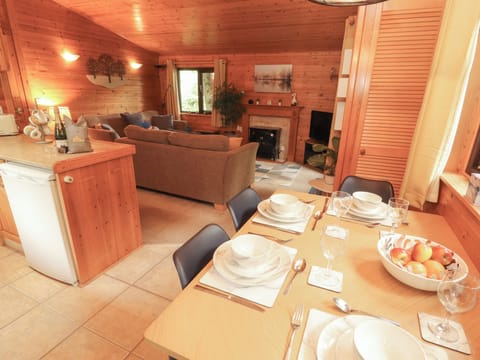 Cottage | Dining