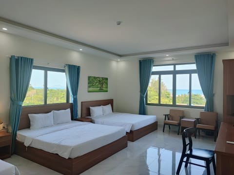 Family Shared Dormitory | Hypo-allergenic bedding available, minibar, in-room safe, desk