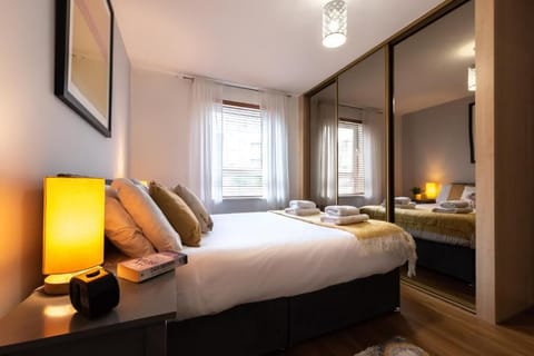 Apartment | 2 bedrooms, desk