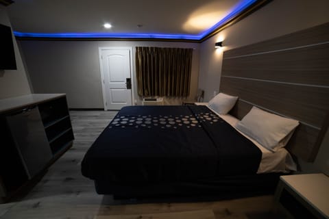 Deluxe Single Room | Free WiFi, bed sheets