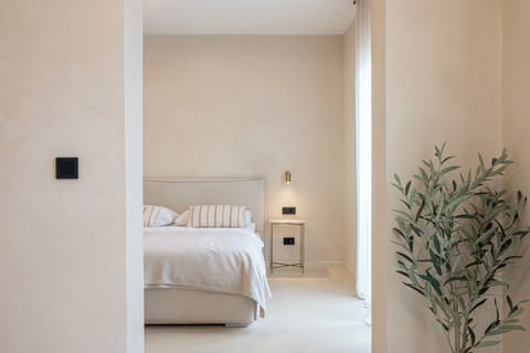 Superior Room | Minibar, in-room safe, blackout drapes, soundproofing